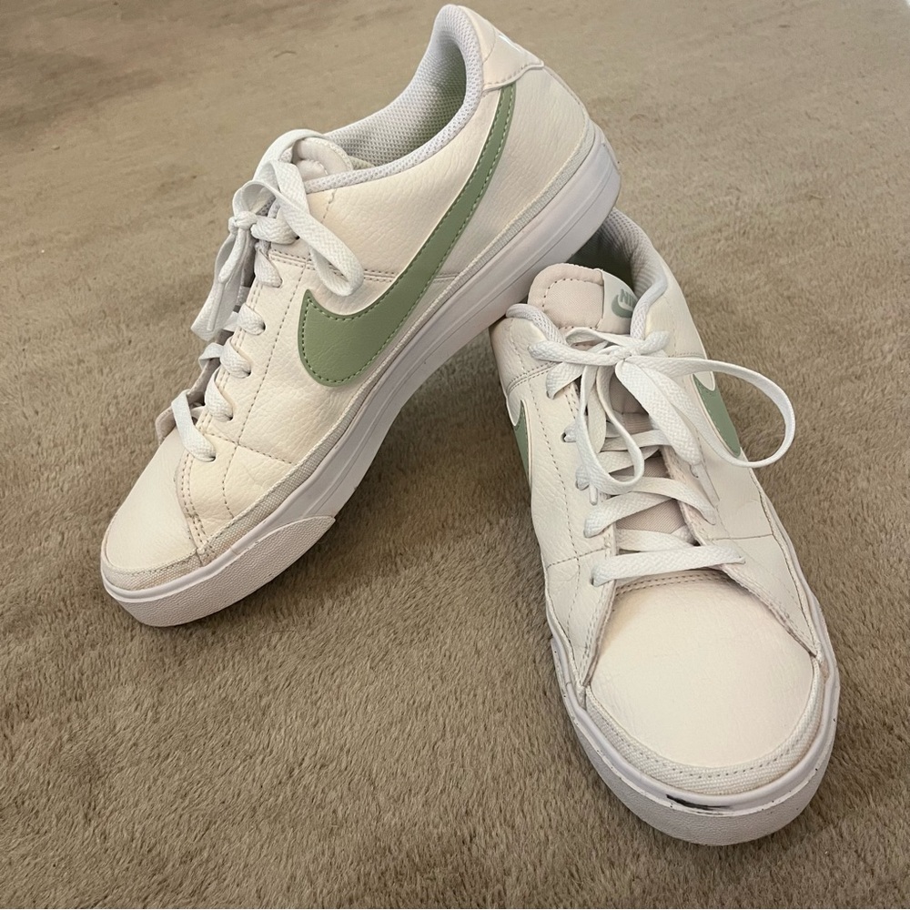 Nike Women’s Sneakers Size 9.5